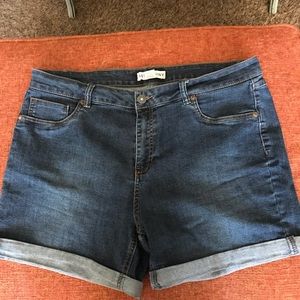 Artisan NY shorts, size 16
